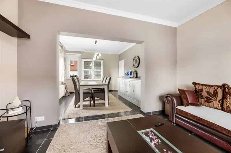 GOED ONDERHOUDEN EN RECENT GERENOVEERDE WONING TE HEPPEN
