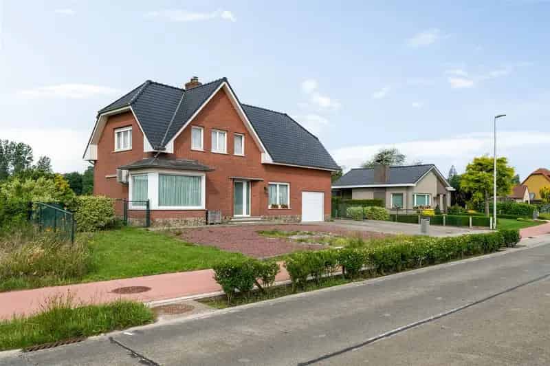Zeer ruime open bebouwing op een perceel van 2185 m2