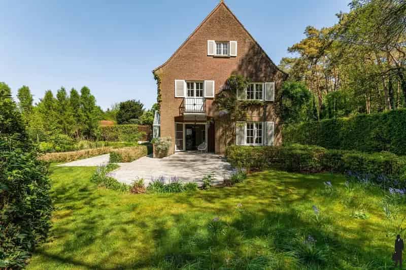 AUTHENTIEKE VILLA MET PARKTUIN EN VERKAVELINGSPOTENTIEEL