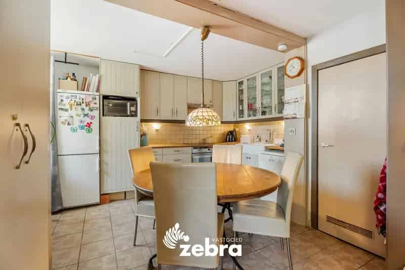 Licht op te frissen woning met 3 slaapkamers en gezellige tuin in Kortemark!