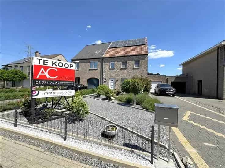 Huis Te Koop Kallo 236m2 Tuin Garage 4 slaapkamers EPC A