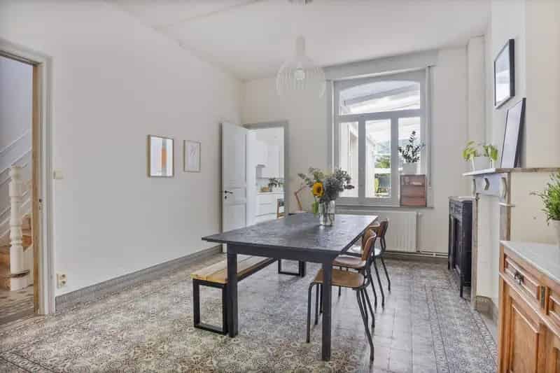 Authentieke rijwoning met 4 slaapkamers!