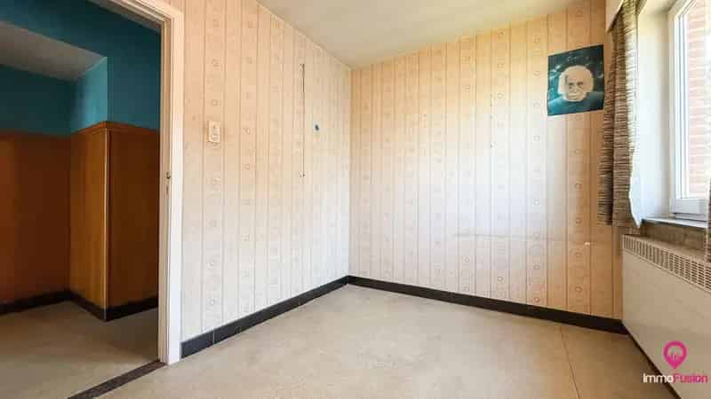 Splitlevel woning met 3 slaapkamers en ruime werkplaats!