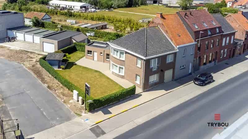 Gezellige en ruime woning met tuin - instapklaar in het hart van Ledegem