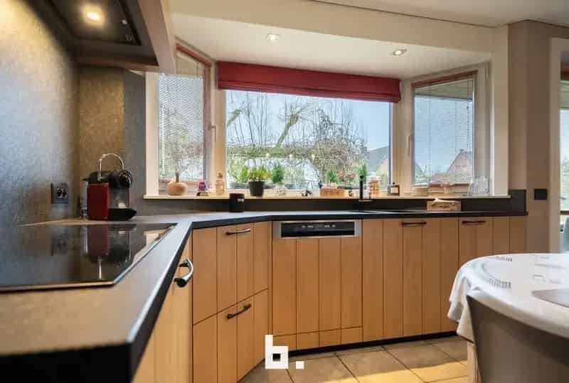 Mis deze unieke kans niet! Mooie villa in rustige wijk te Oostkamp