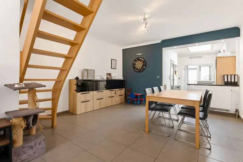 Instapklare woning met 2 slpk's, tuin en 2 staanplaatsen