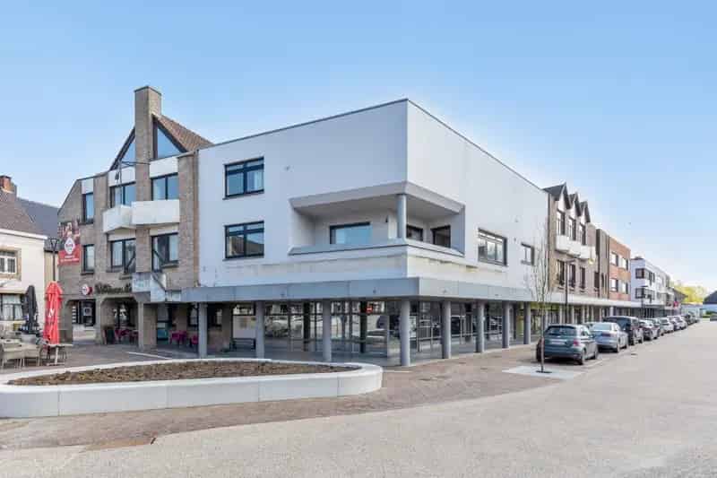 Handelspand met appartement en tal van mogelijkheden!