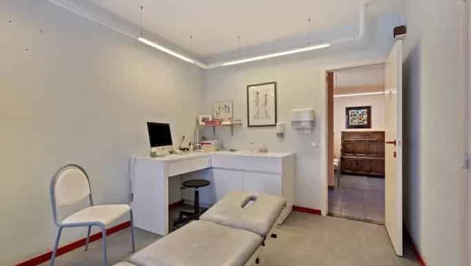 Kantoor met woning te koop in Lange Muntstraat 9, Sint-Andries - Dewaele