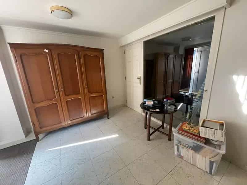 Genk, Jan Habexlaan 10: Bel-etage woning met 3 ruime slaapkamers, kantoorruimte, garage en mooie tuin vlakbij Genk-centrum!