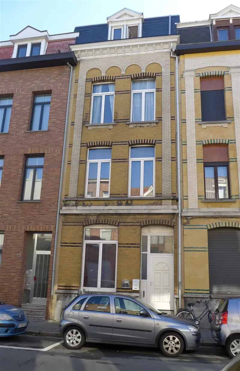 Herenwoning met 3 appartementen.