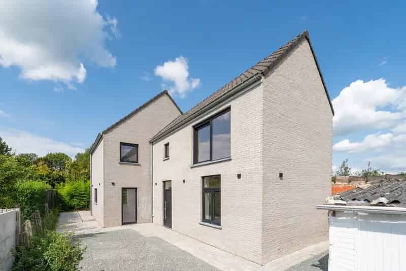 Instapklare woning op rustige ligging in Smetlede