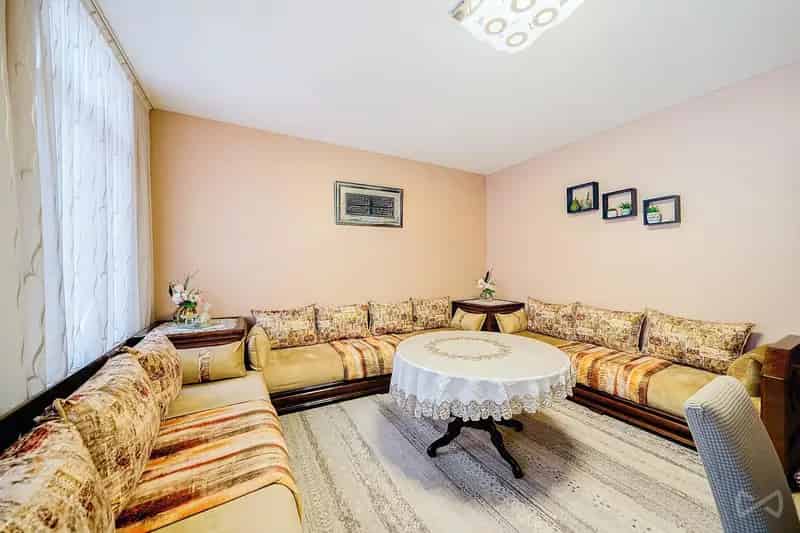 Appartementsgebouw met vier slaapkamers in Saint-Josse-ten-Noode