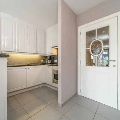 Instapklaar appartement met 2 slaapkamers, terras en balkon nabij zee