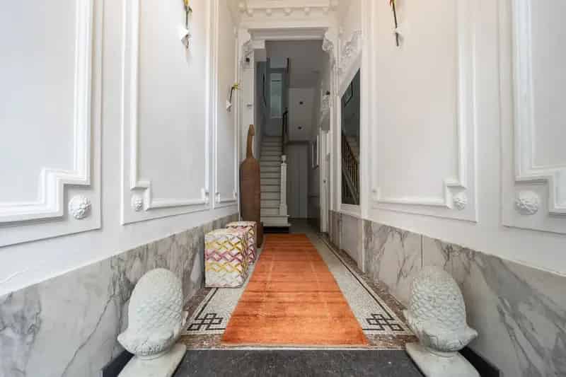 Prachtige gerenoveerde herenwoning van 341 m² in hartje Antwerpen met tal van mogelijkheden: combi wonen/werken of gedeeltelijke verhuurmogelijkheden