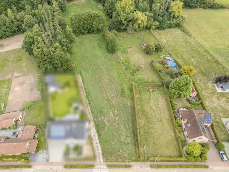 bouwgrond + weiland op 33a 69ca