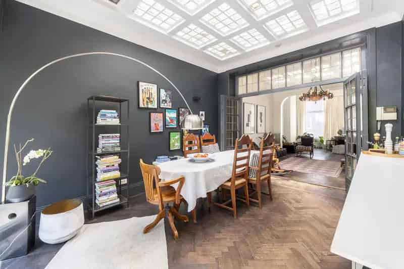 ANTWERPEN-CENTRUM - Herenhuis met veel lichtinval