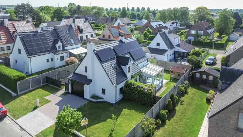 Ruime gezinsvilla op wandelafstand van het strand in Blankenberge