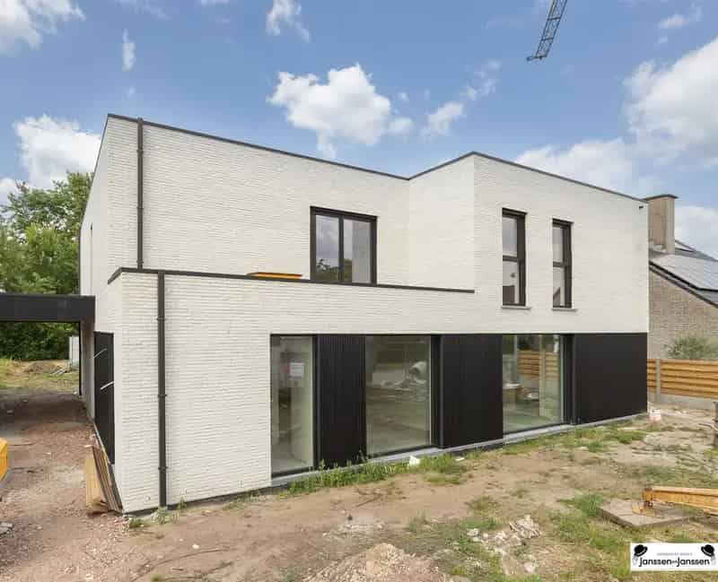 Instapklare, energiezuinige halfopen woning met moderne luxe op toplocatie in Geel
