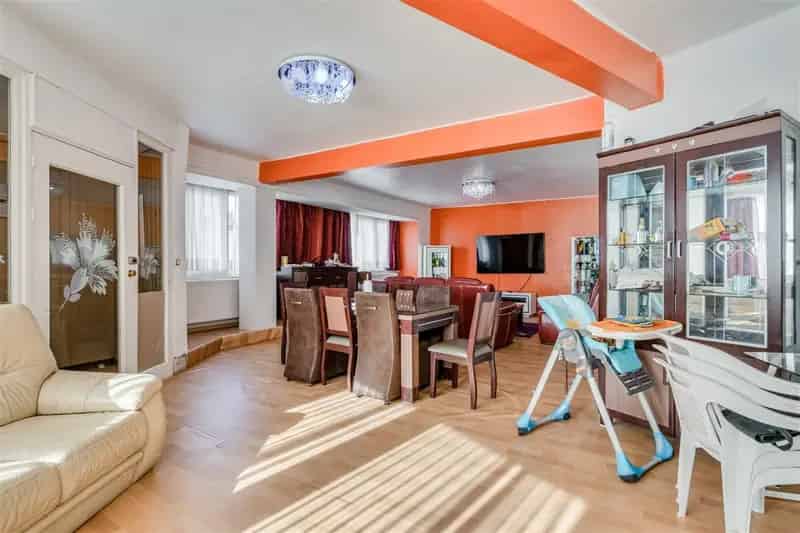 Ruime hoekwoning met 4 slaapkamers in de rand van Aalst