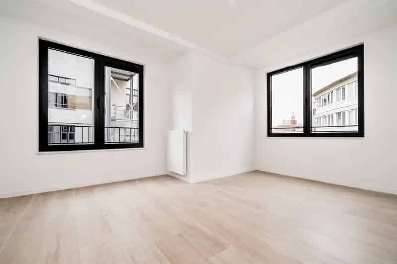 Dicht bij het Tour&Taxis-terrein, prachtig duplex penthouse met 3 slaapkamers