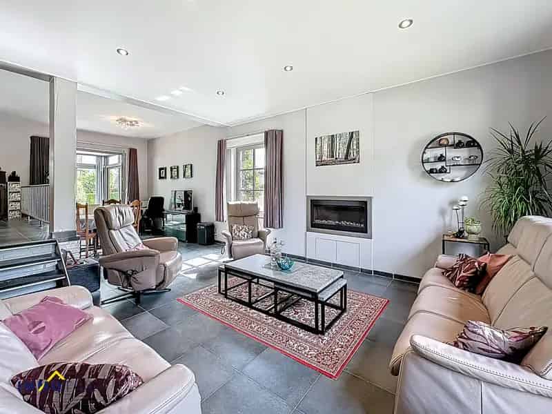 Ruime villa met 4 slpks, garage en zuid georiënteerde tuin!