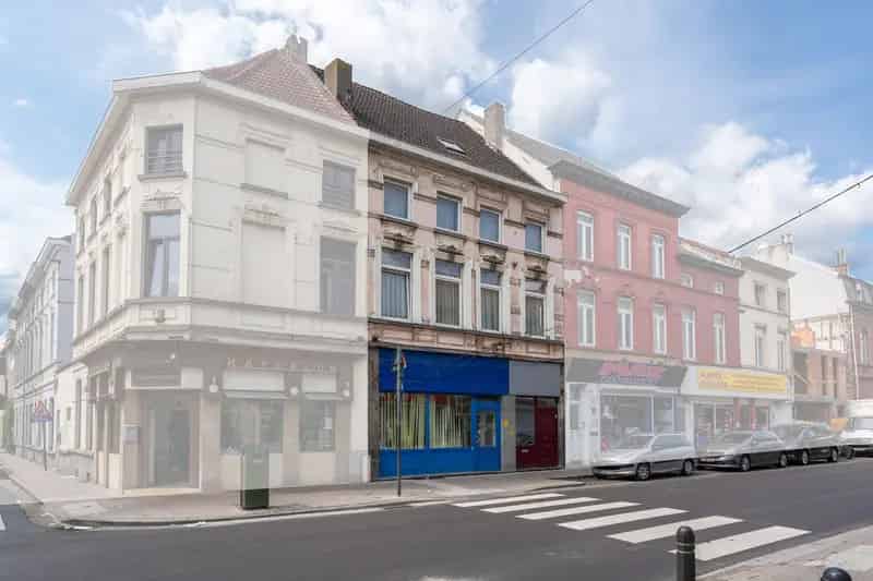 Ruime eigendom met 326 m² woonruimte + 79 m² handel – Gent