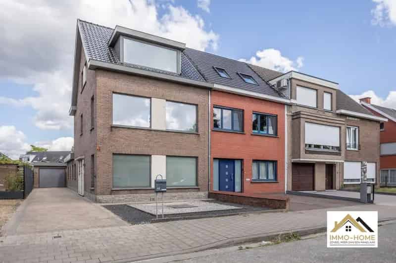 Stijlvolle moderne woning met smart home in Zwijnaarde