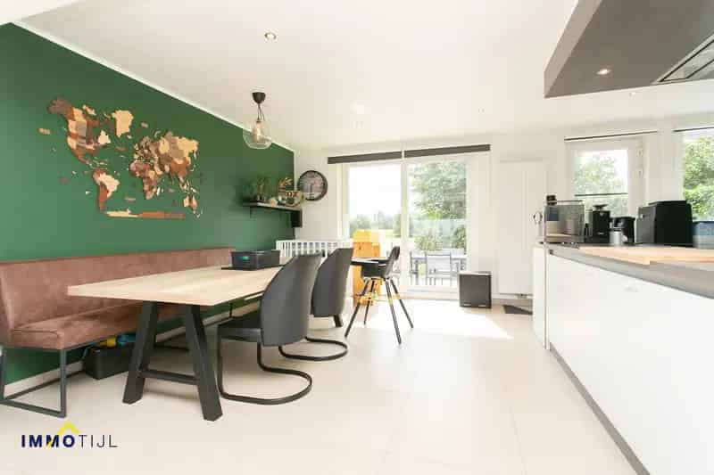 Instapklare woning met zicht op de velden te Lebbeke.