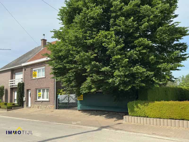 Halfopen bebouwing in rustige buurt met diepe tuin!