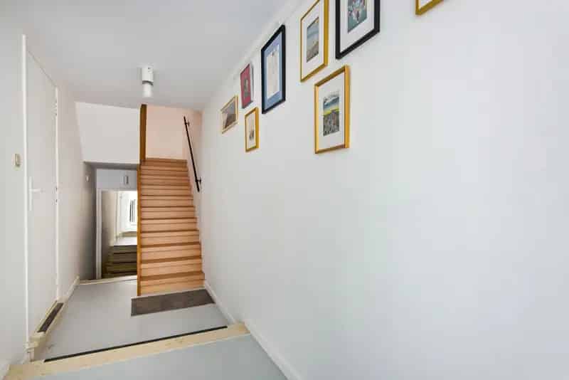 Karaktervol herenhuis met 3 slaapkamers, 2 badkamers, terras en garage.