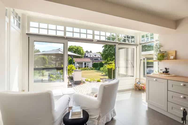 Lichtrijke villa, vlakbij natuur met 3 slpk. op zuidperceel