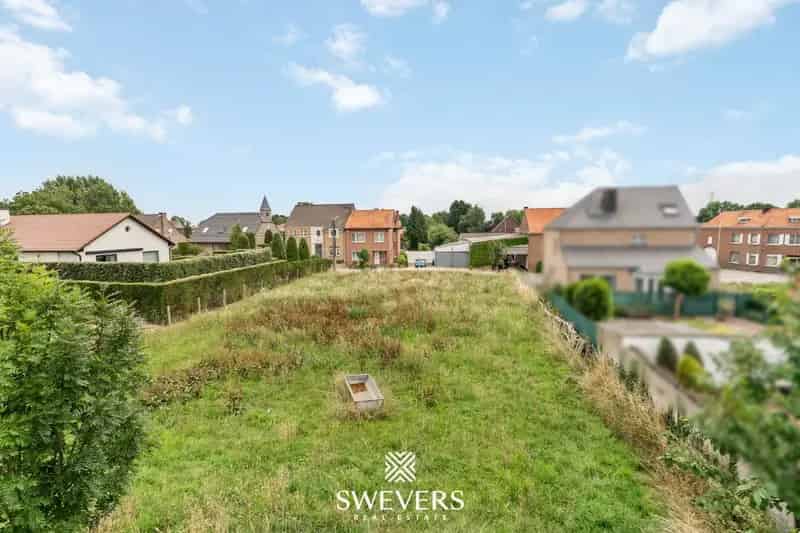 Charmant gelegen bouwgrond voor halfopen woning in Riemst