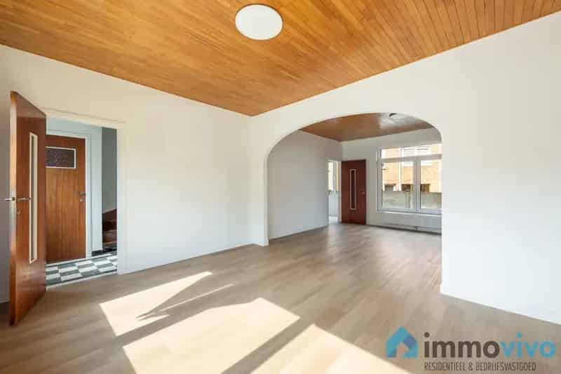 Zeer degelijke woning met drie slaapkamers en ruime kelder