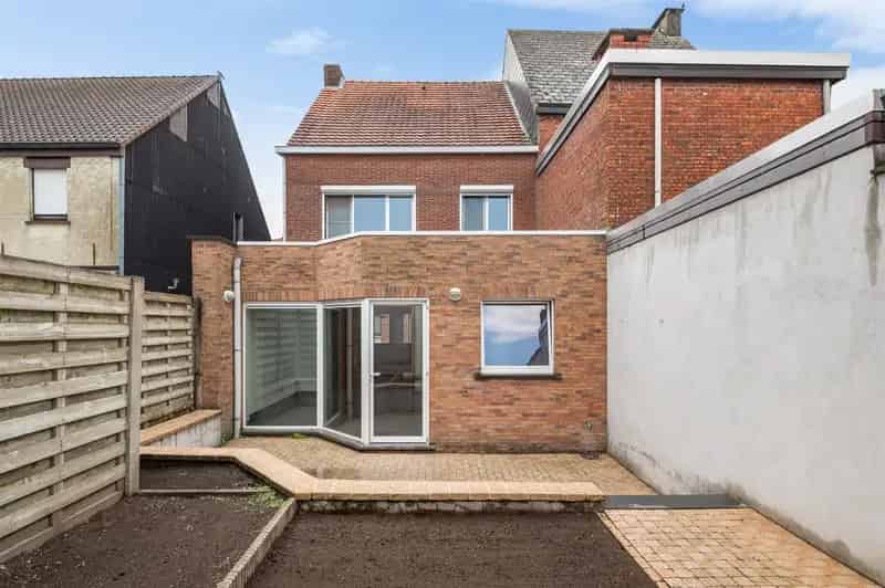 Gezinswoning met 3 slaapkamers en 2 garages