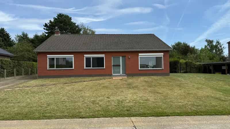 Laagbouwwoning in rustige straat