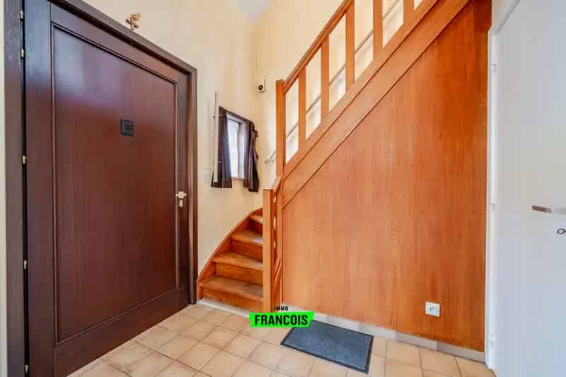 Op te frissen gezinswoning op een perceel van 824 m² in een rustige woonwijk te Roeselare