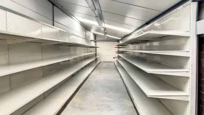 Handelspand met magazijn te huur in Iepersestraat 126, Roeselare - Dewaele