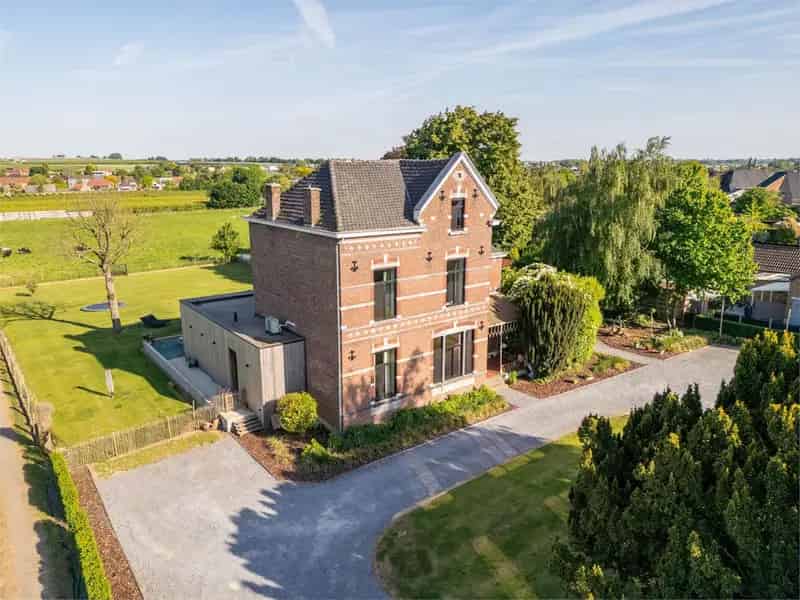 Karaktervol herenhuis met modern comfort in een groene, landelijke setting