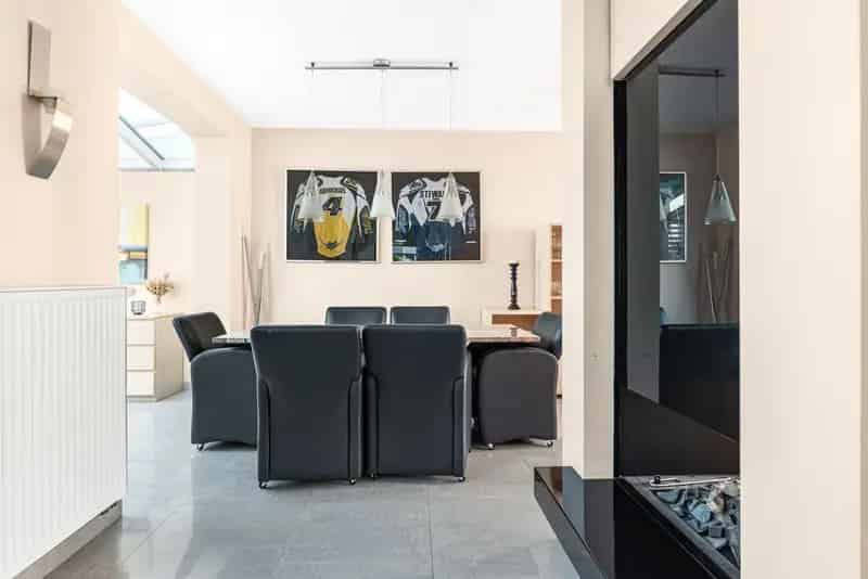 Volledig gerenoveerde woning met loods