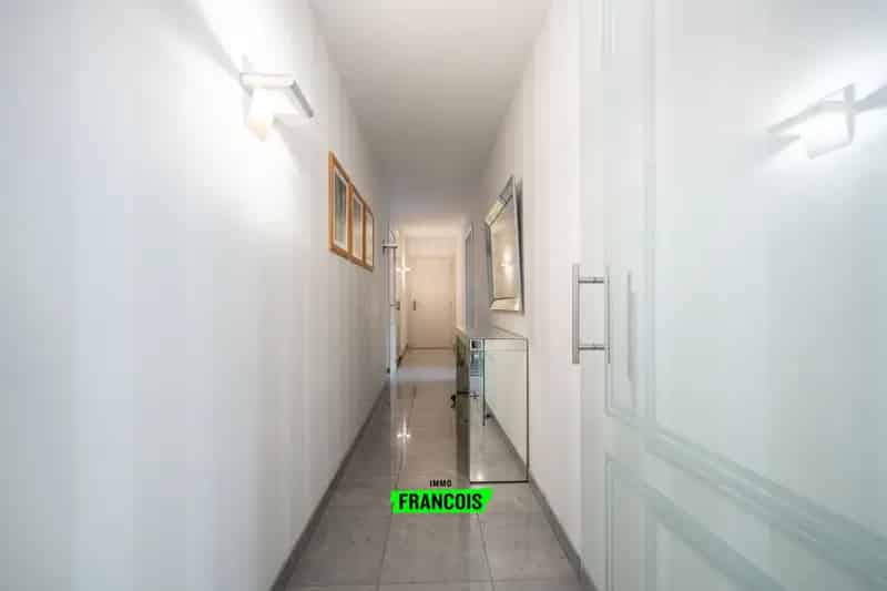 Zeer ruim appartement mét garage op centrale locatie te Tielt