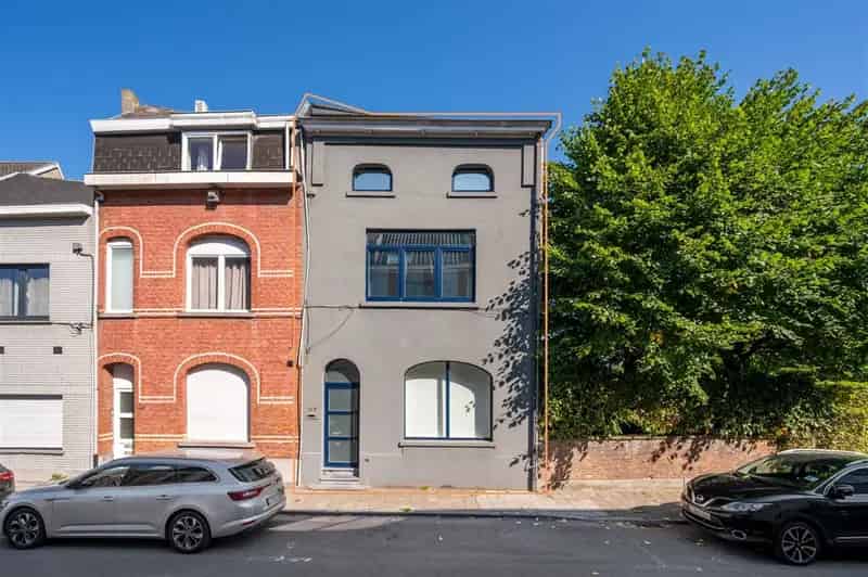 Instapklare gezinswoning in de stadsrand (nabij OLV) met 257m² bewoonbare oppervlakte