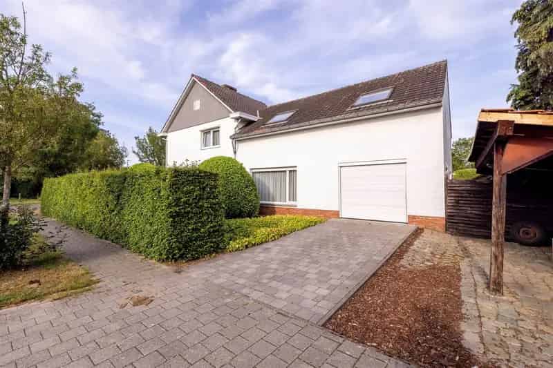 Te renoveren 4slpk woning op 8a65ca