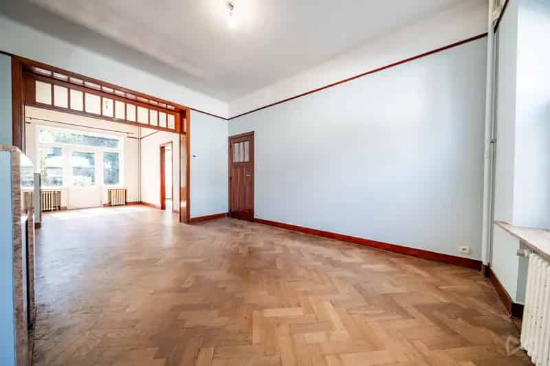 Huis met zes slaapkamers in Uccle